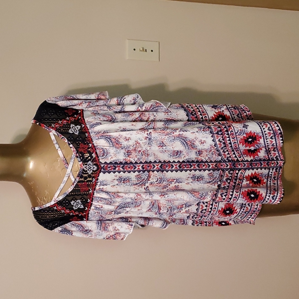 🟣5/$25🟣Ladies summer top, flutter cap sleeves, Navy, White & Red